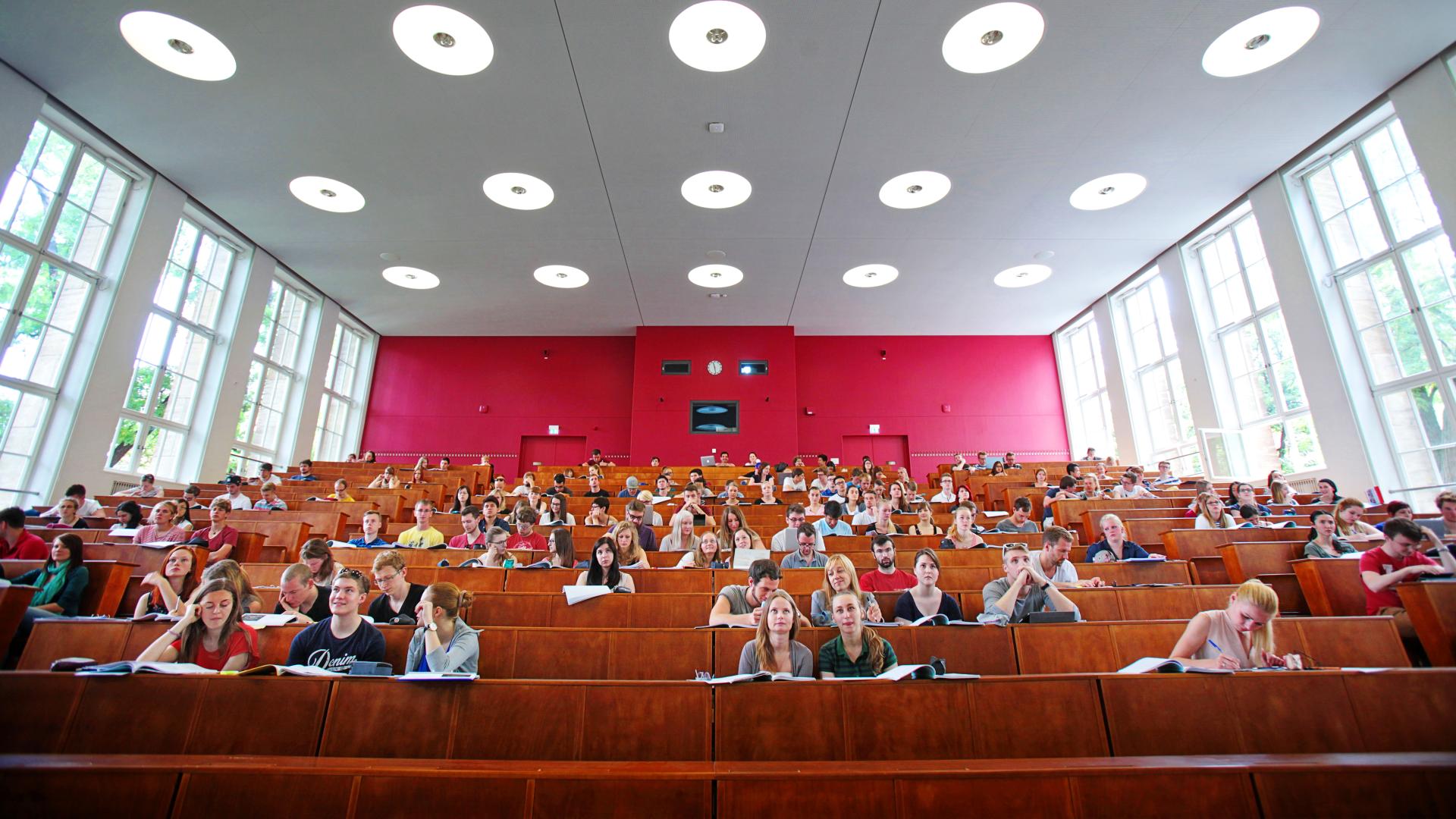 Studierende im Hörsaal
