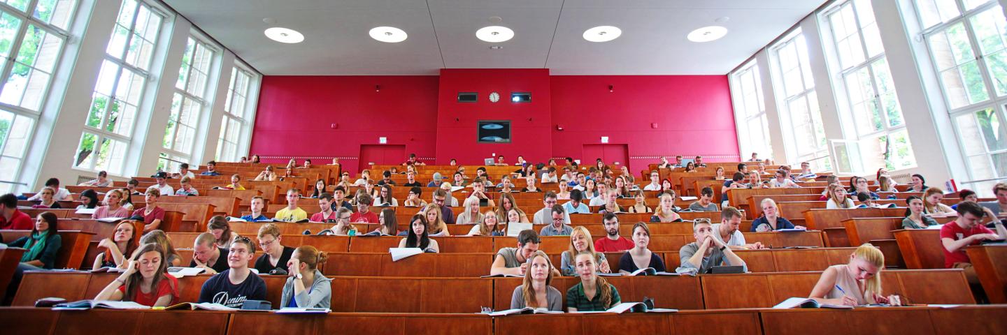 Studierende im Hörsaal