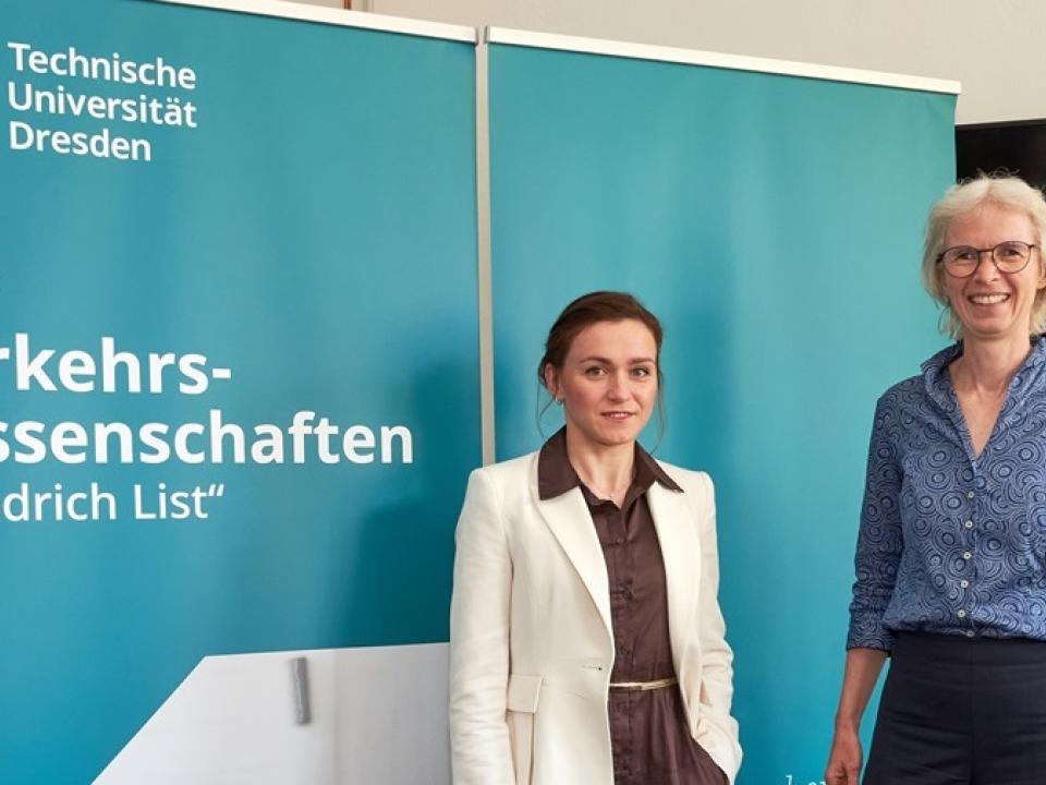 Begrüßung von Prof. Menzel durch Dekanin Prof. Regine Gerike