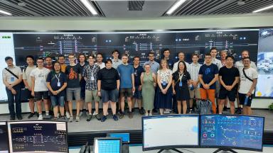 Das Bild zeigt Fakultätsangehörige bei einem Besuch der CASCO Signal Ltd in Shanghai 