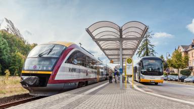 Mitteldeutsche Regiobahn (MRB), Regionalbus Oberlausitz (RBO), at the Königsbrück transition point