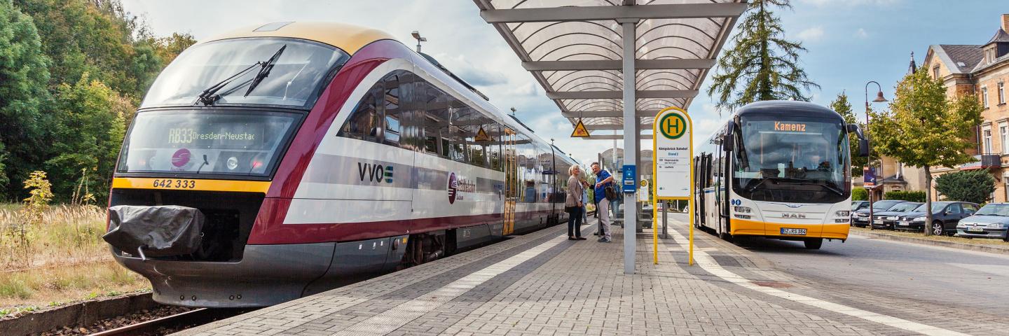 Mitteldeutsche Regiobahn (MRB), Regionalbus Oberlausitz (RBO), at the Königsbrück transition point