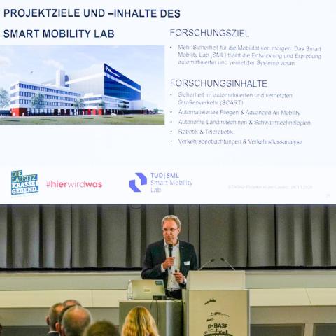 Prof. Günther Prokop bei der Vorstellung des Smart Mobility Labs im Rahmen der Netzwerkveranstaltung.